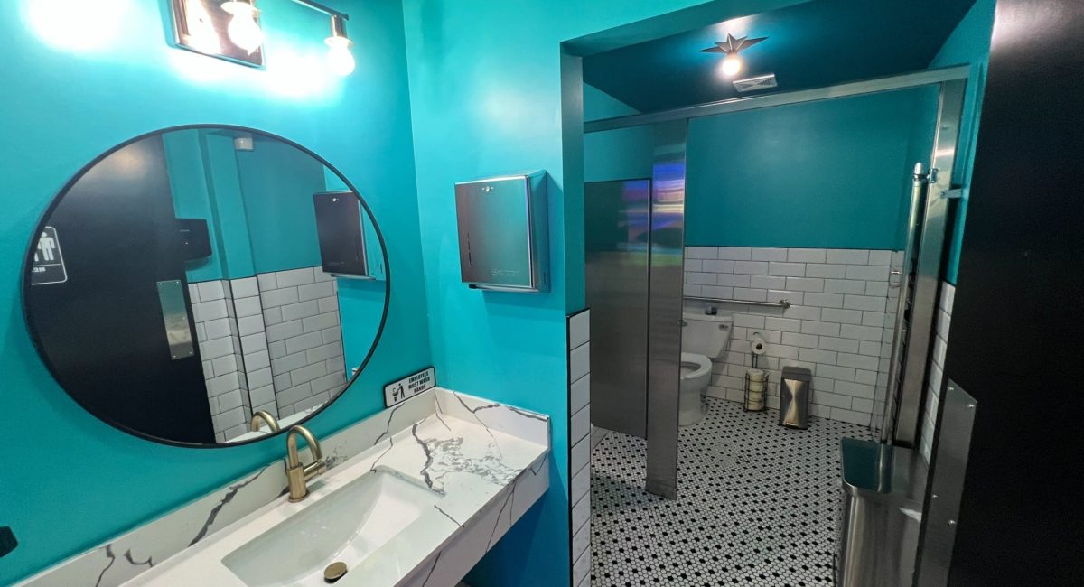 19.1 Bposhtels Houston Bathroom Lobby 4