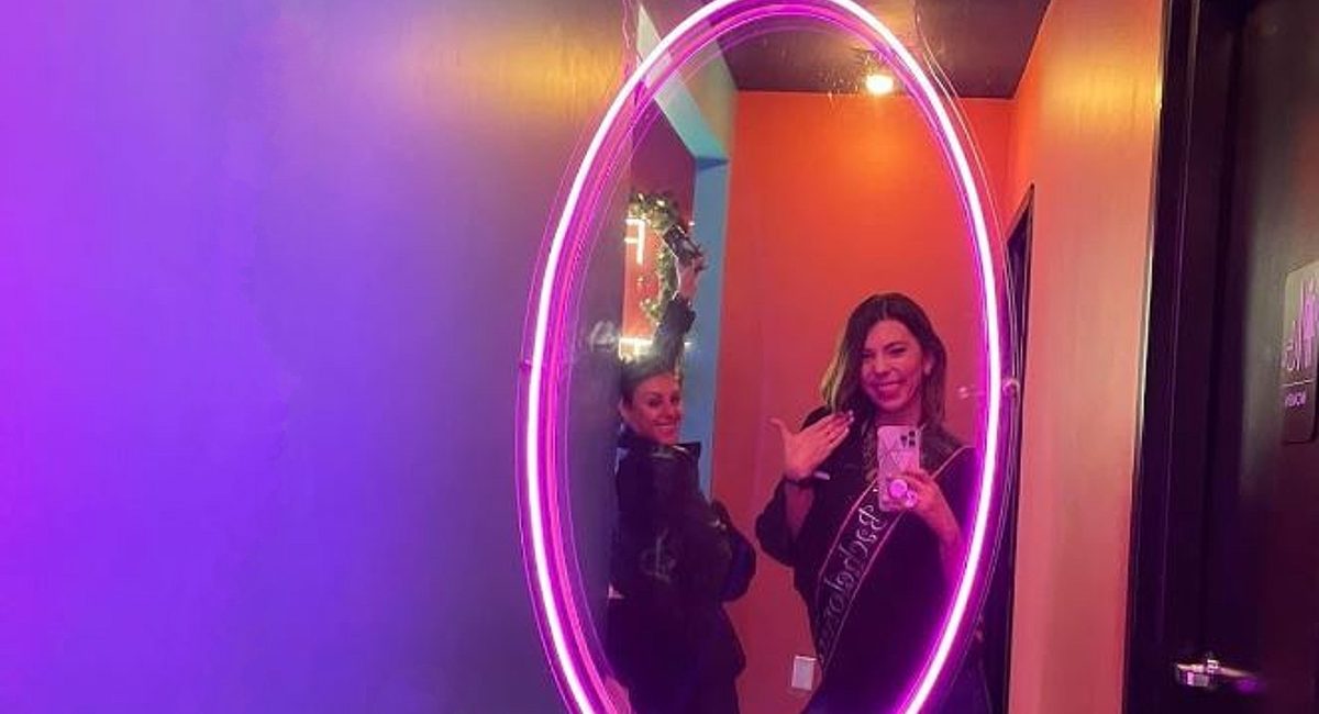 19.2 Bposhtels Houston Selfie