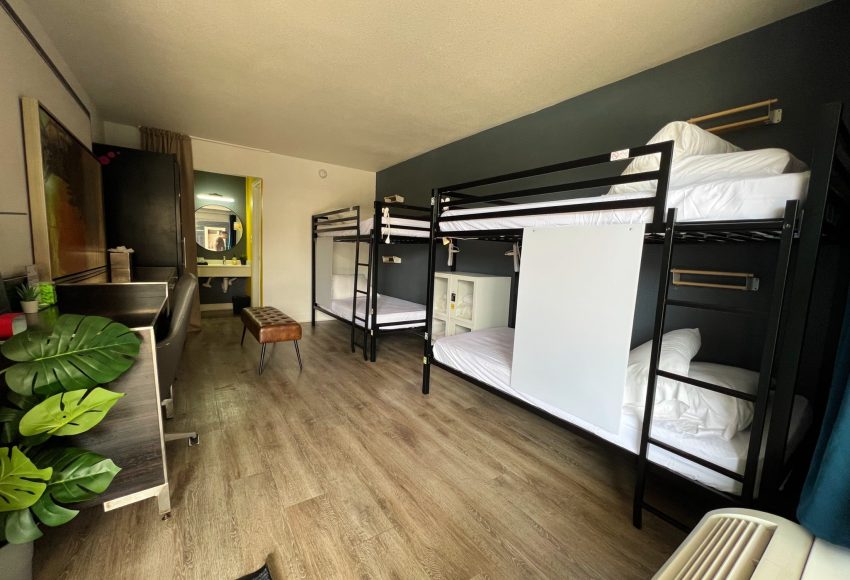 2.1 Bposhtels Houston Room 1