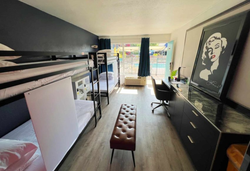 2.1 Bposhtels Houston Room 3