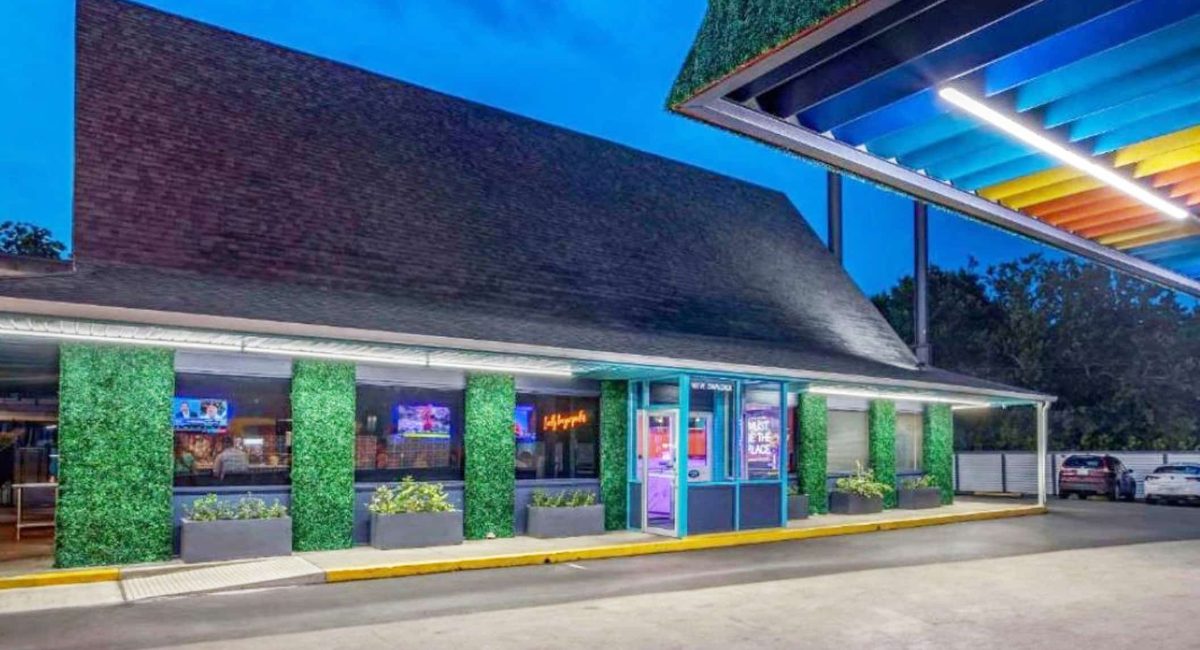 3.3 Bposhtels Houston Entrance