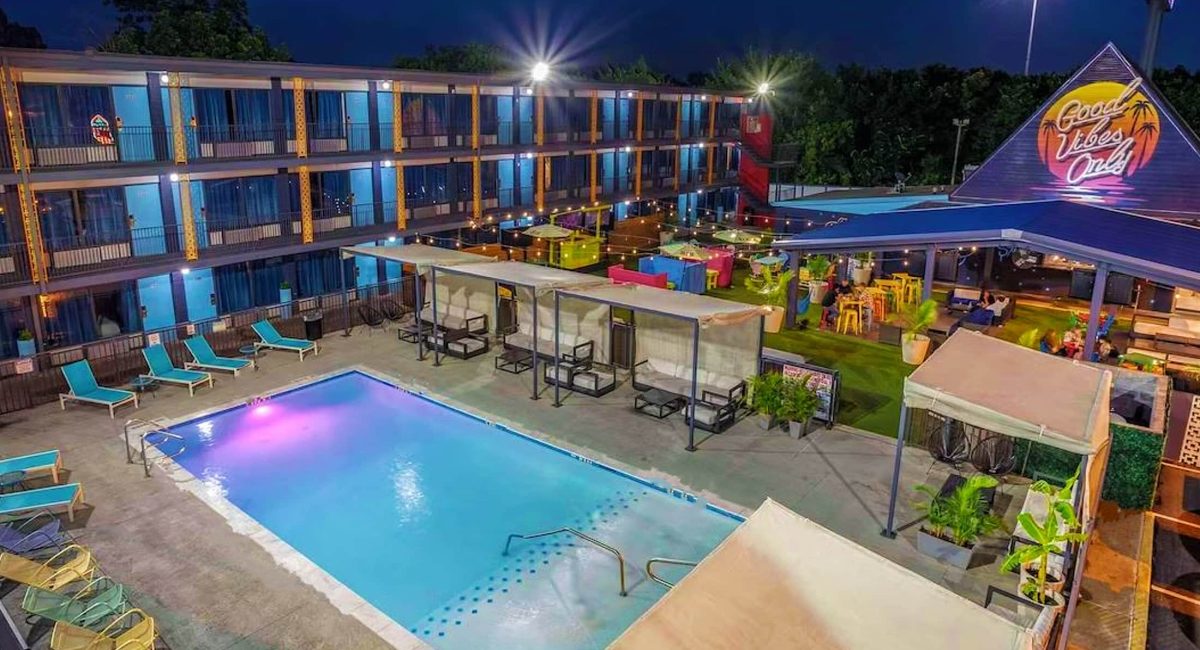 3.5 Bposhtels Houston Pool Night Up 2