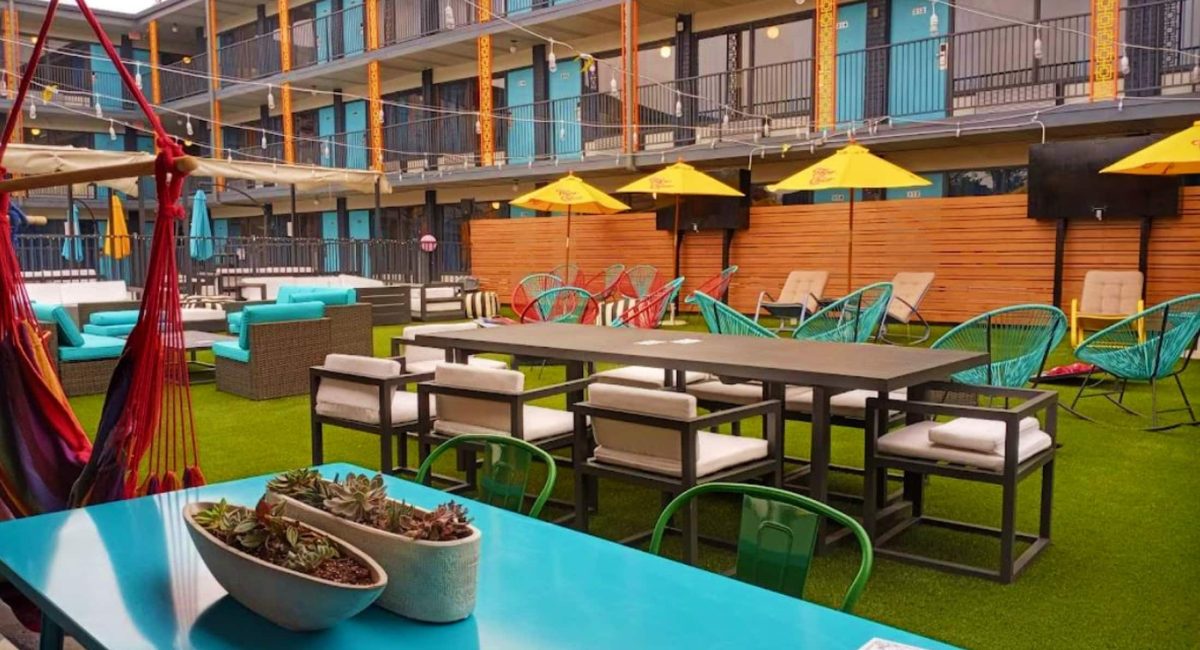 7 Bposhtels Houston Lounge 13