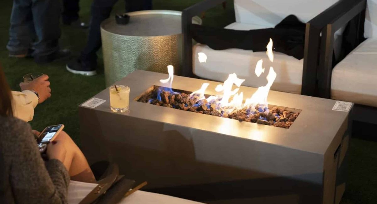 7 Bposhtels Houston Lounge Fireplace