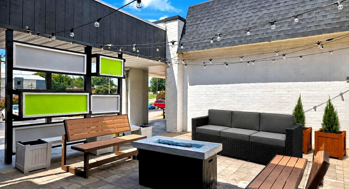 Bposhtels Nashville 11 Patio Day