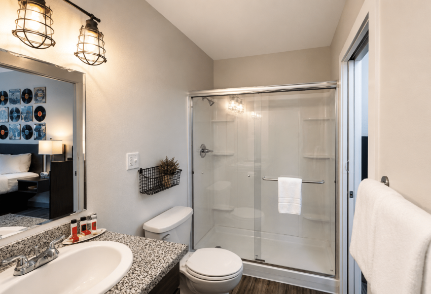 Bposhtels Nashville 16 Bathroom 2