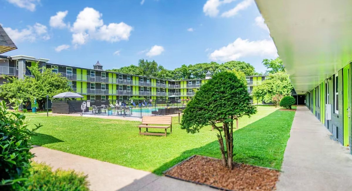 Bposhtels Nashville 17.2 Garden Ground View 2
