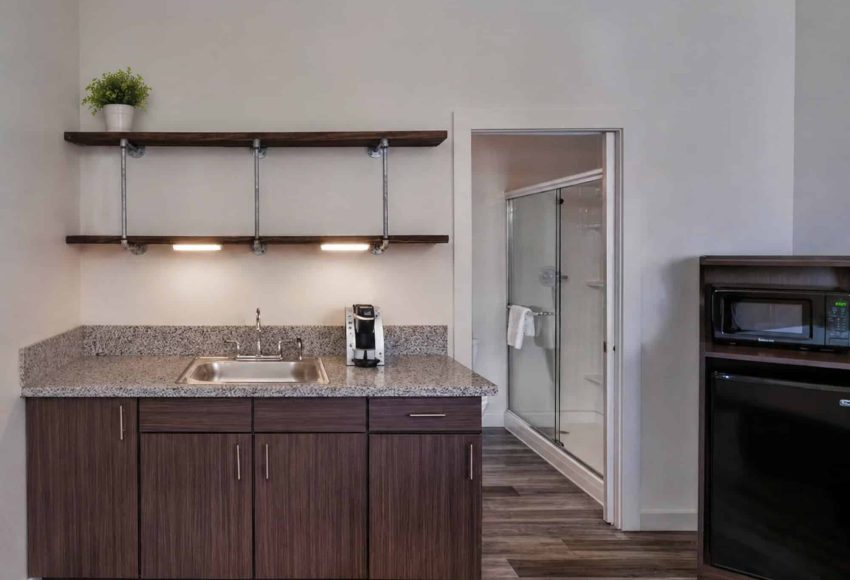 Bposhtels Nashville 19 Room Counter Microwave Minifregirator