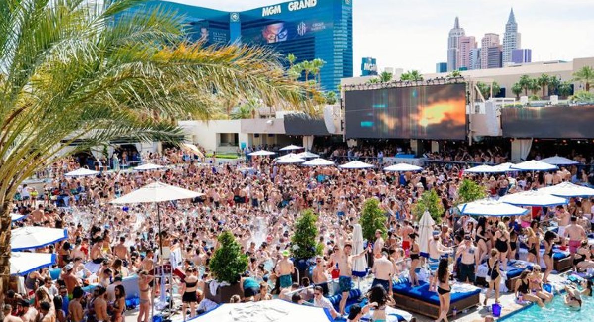 WET-REPUBLIC-Ultra-Pool-at-MGM-Grand-Hotel-Casino-Wide-View_Photo-Credit-Wolf-Productions_preview